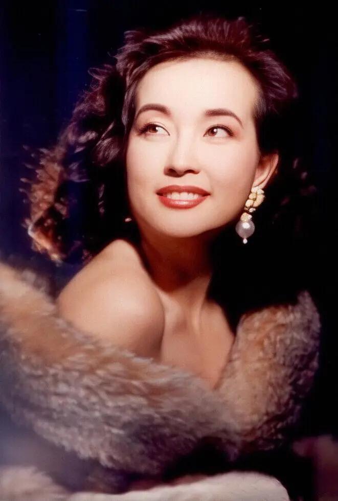 如今65岁的刘晓庆生活依然潇洒,65岁的刘晓庆回老家