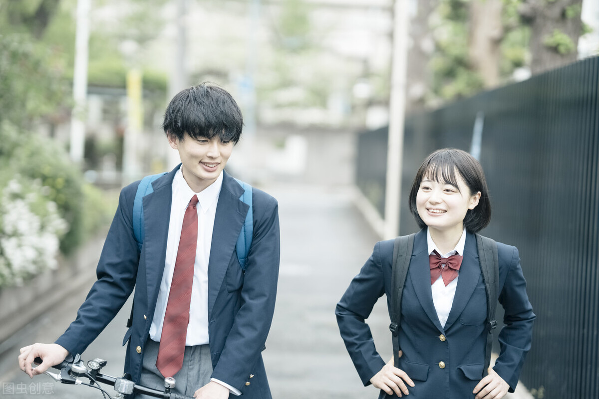 化解尴尬的幽默句子,化解尴尬的幽默口才经典句子