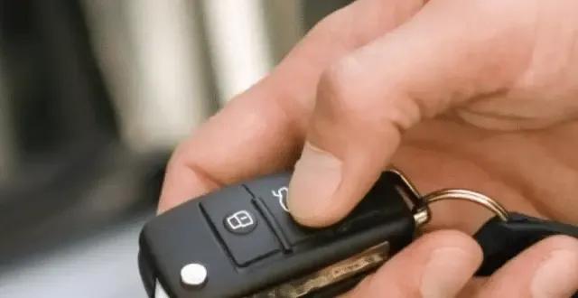 买车为何第二把钥匙不给,全款买车上完牌为什么不给副钥匙