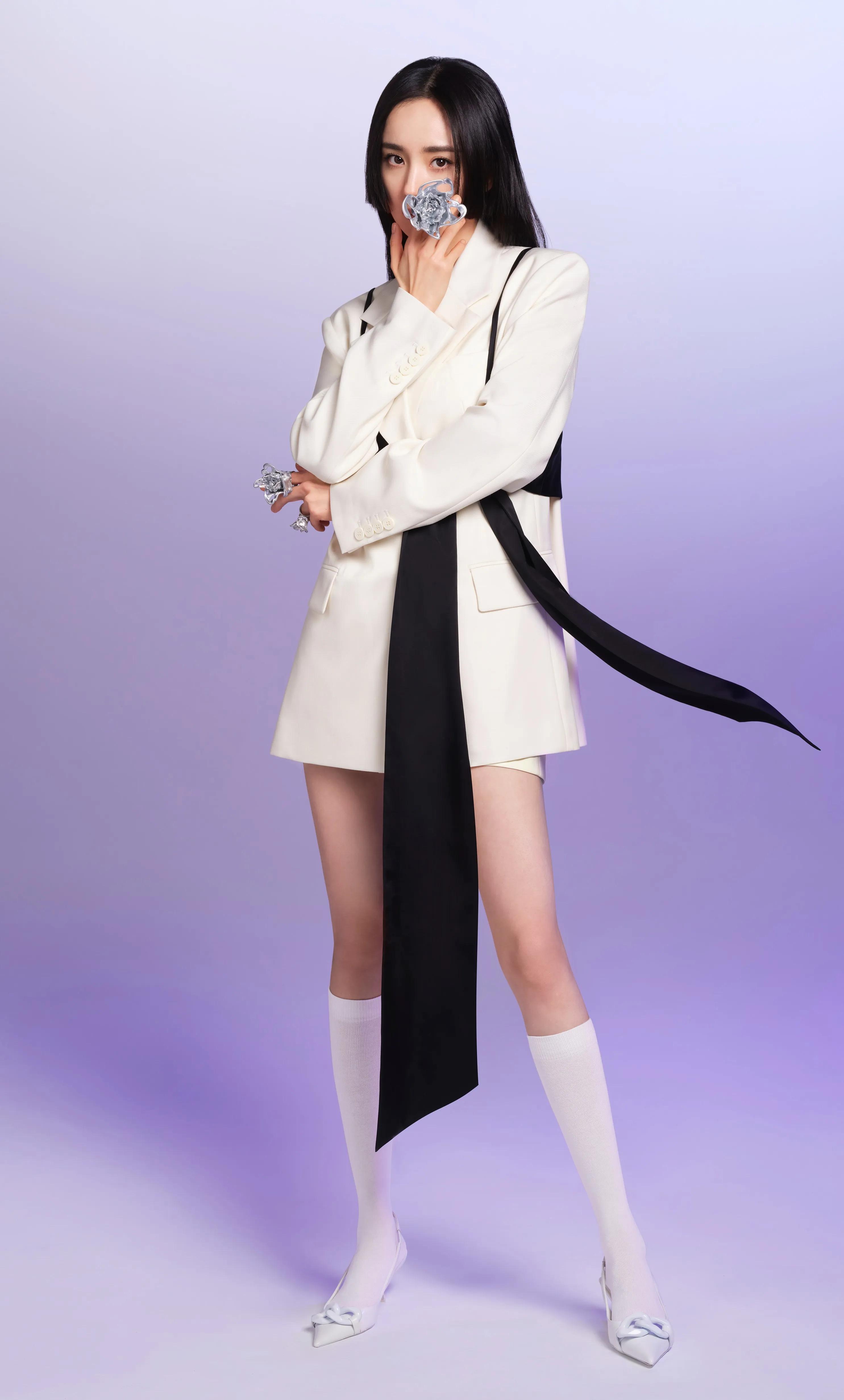 杨幂高跟鞋尖头图文,杨幂最近很火的高跟鞋