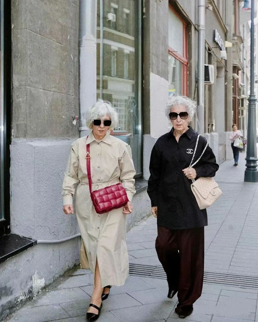 这几款单品清爽时尚减龄 (超潮的奶奶穿搭)