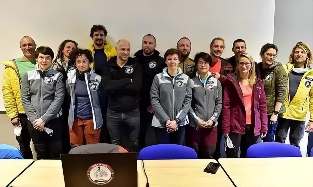 女子洞穴生活数百天回归,女子70米洞穴生活500天