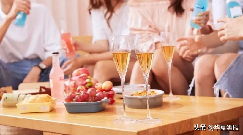 糖酒会成都2023低度潮饮,糖酒会第二天精酿啤酒受青睐