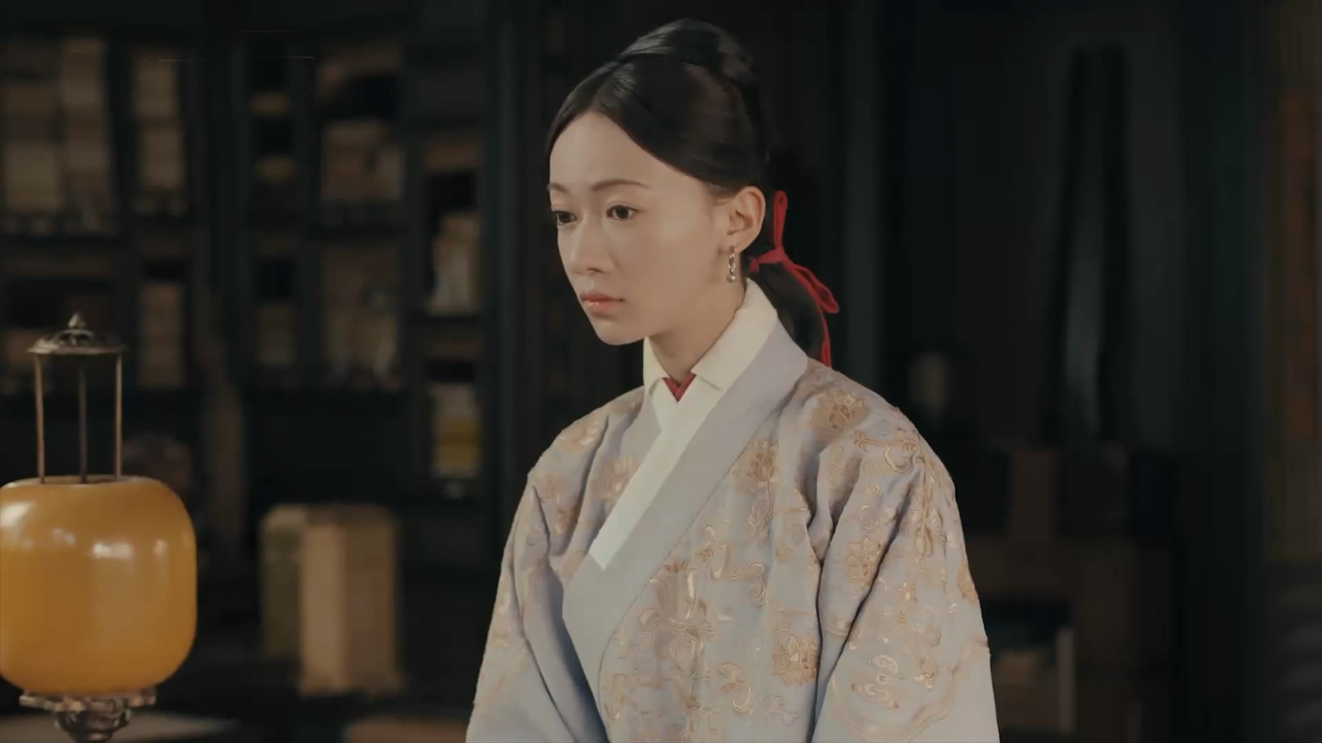 先别急着质疑，《尚食》里的这句古诗，还真没有读错