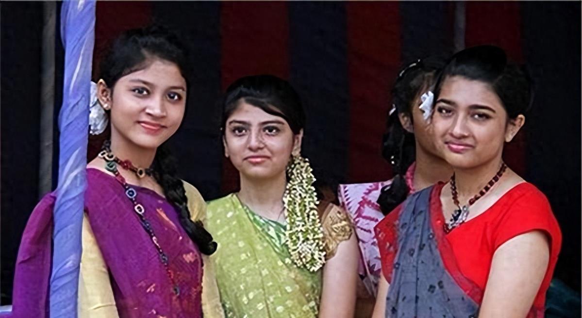 12涓崚璇炵殑浜嬪疄,15涓尓澶锋墍鎬濈殑鍘嗗彶浜嬪疄