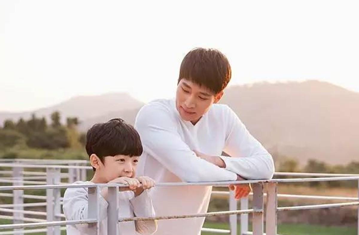 家有男孩该怎么培养？父母坚持4个原则，孩子未来更有担当