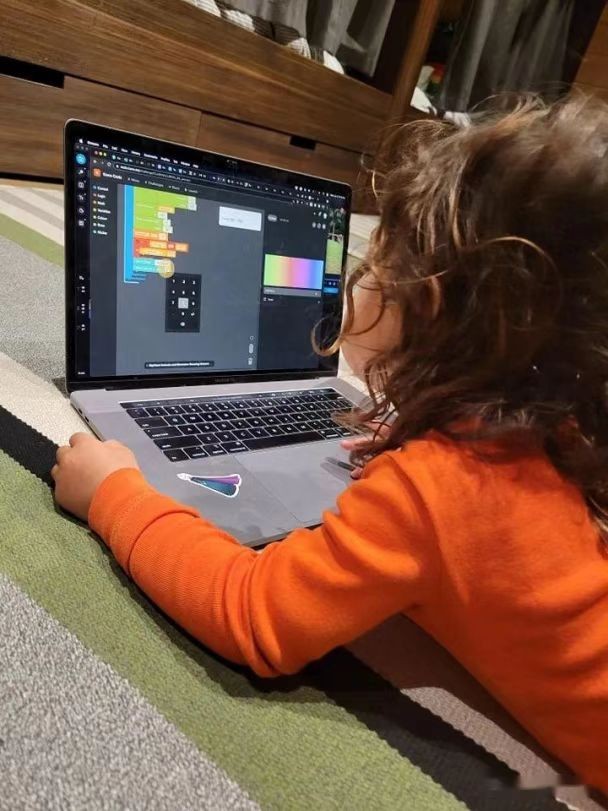 扎克伯格是怎么育儿的,扎克伯格育儿观