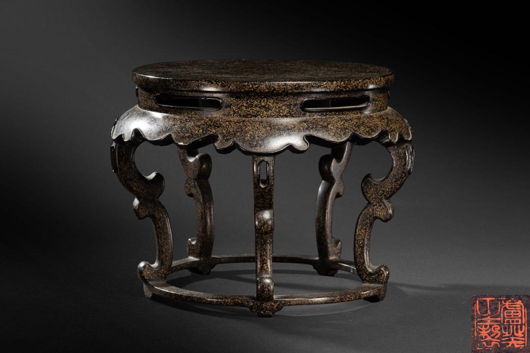 明永乐青花缠枝莲纹大碗拍卖,宣德青花缠枝牡丹纹菱口碗