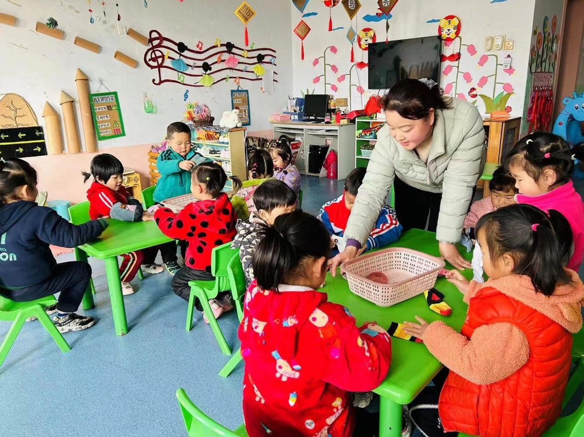 道朗镇鱼池幼儿园：开展“学指南用指南”活动