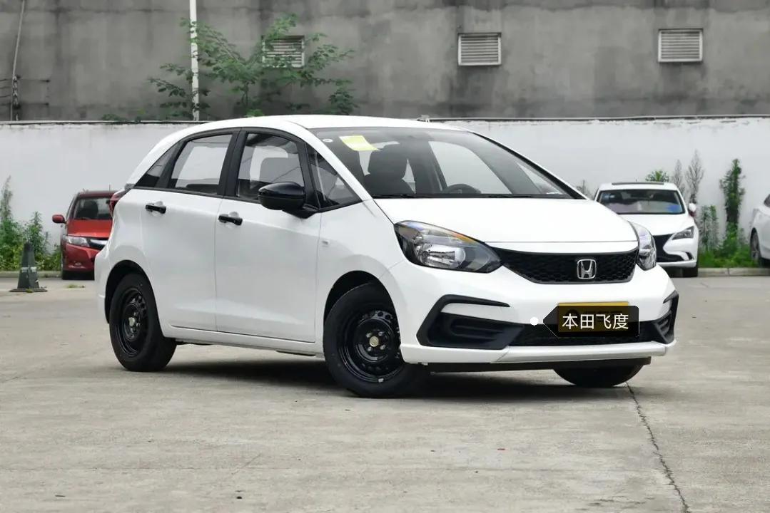 本田飞度优缺点测评,7万块的本田飞度最低配值得买吗