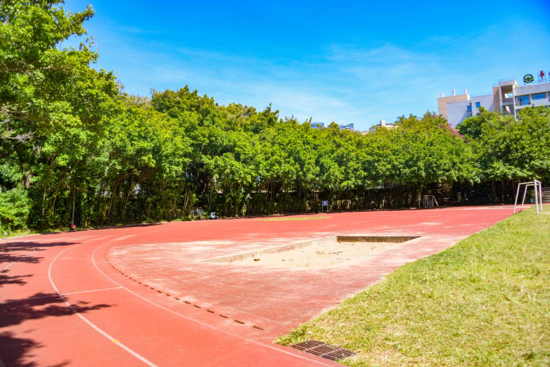 华侨城中学地下球馆,华侨城中学体育场