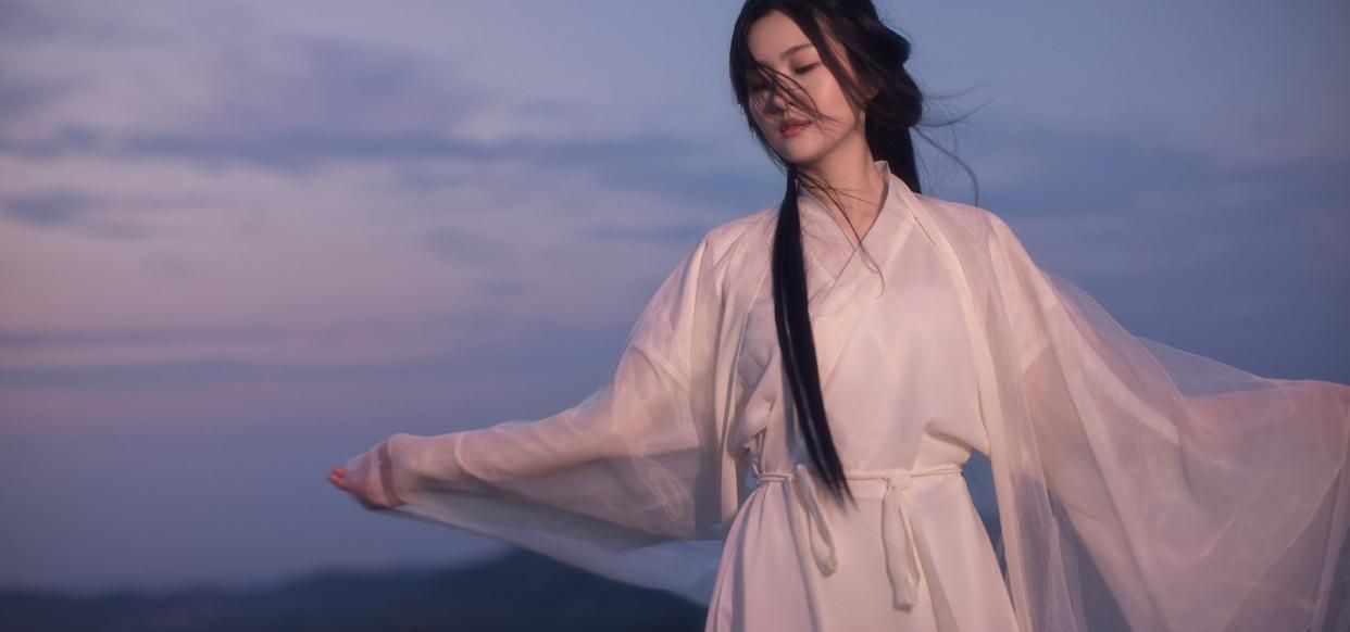 二十四句赞美女子的绝美古诗词,那些夸女孩子漂亮的绝美诗词