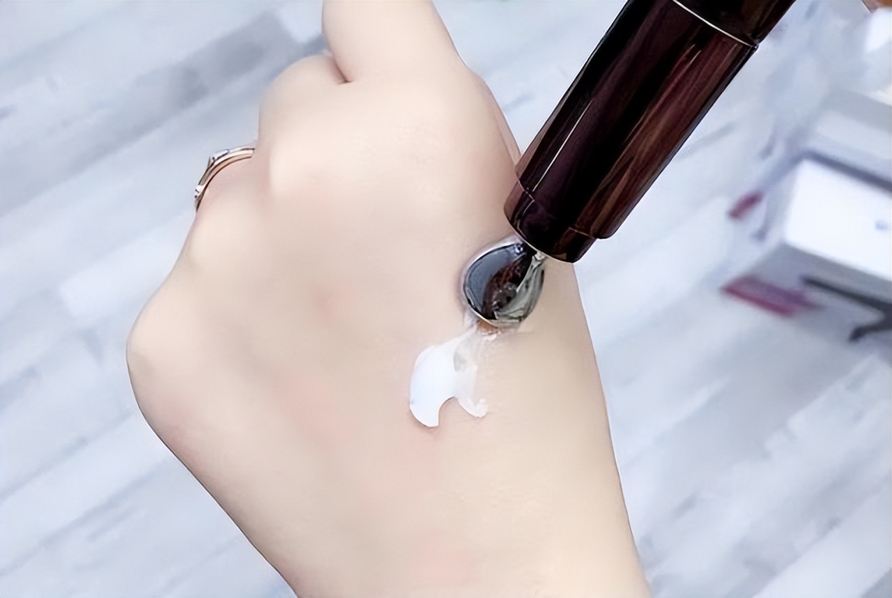 睡前五习惯让你肌肤紧致,女性睡前4个动作提升自己肌肤