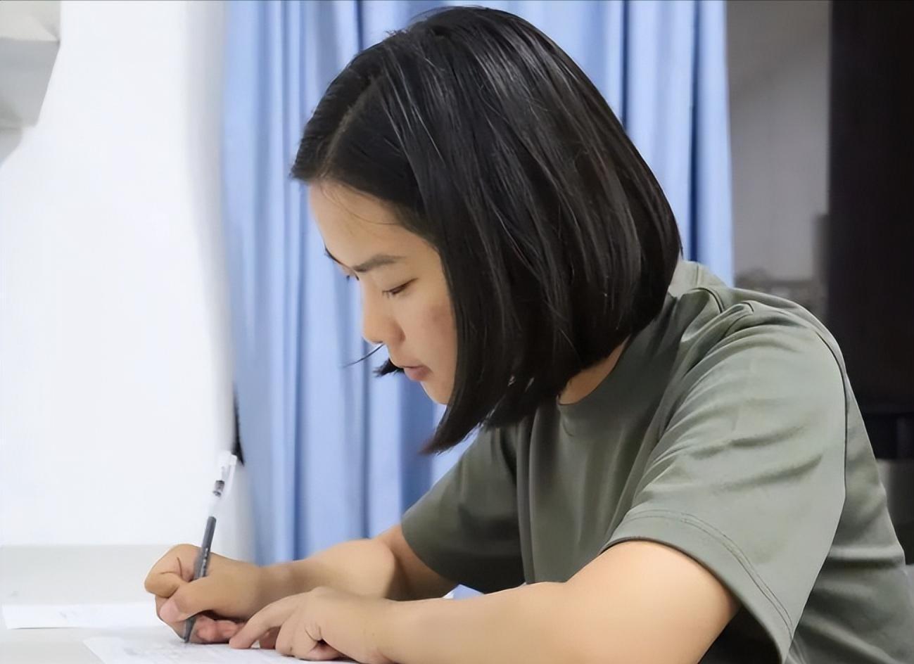 云南女孩李盈为什么要考国防科大,云南学霸李盈圆梦国防科大