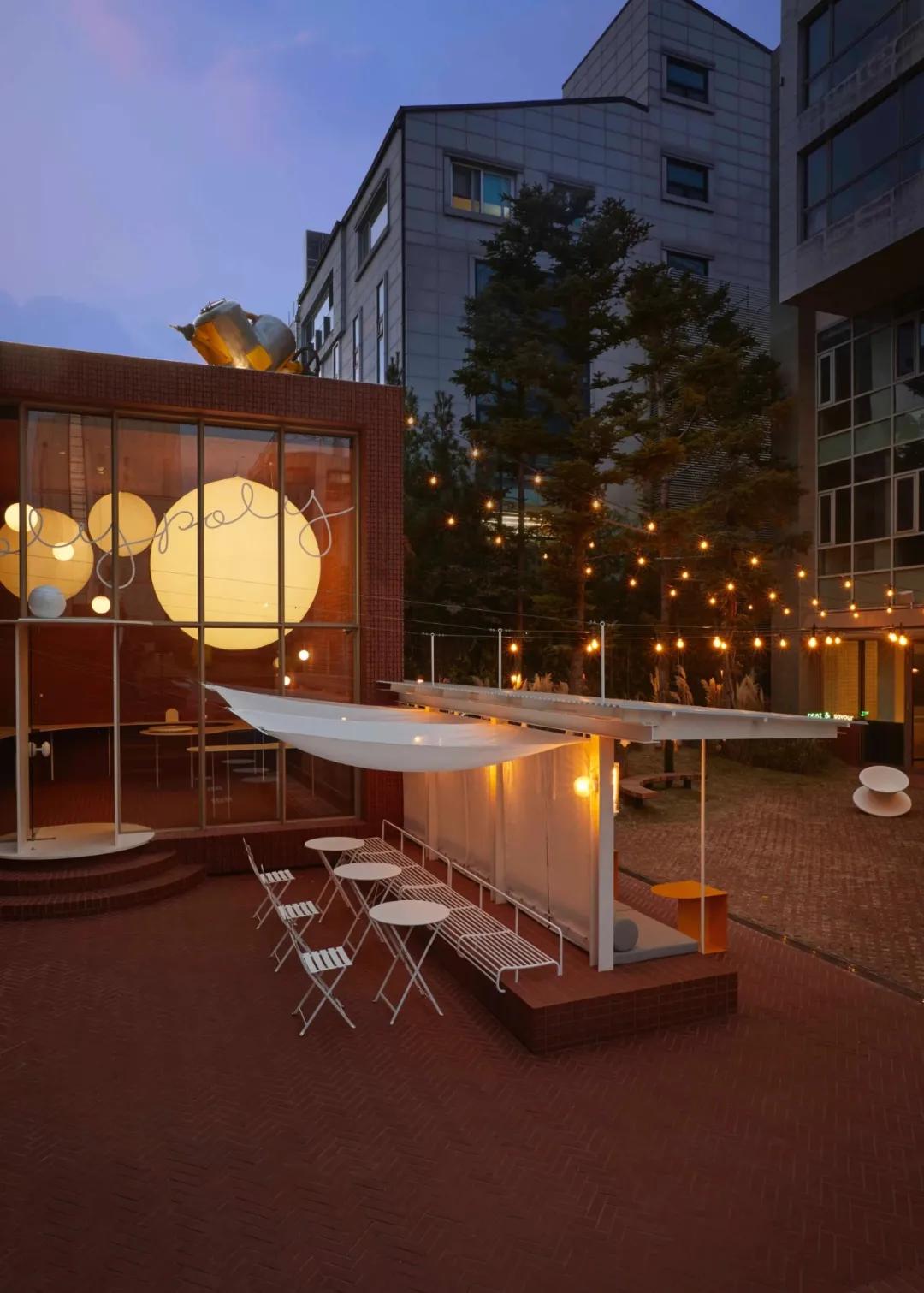 咖啡馆与餐厅一起的设计,极简咖啡厅设计案例赏析