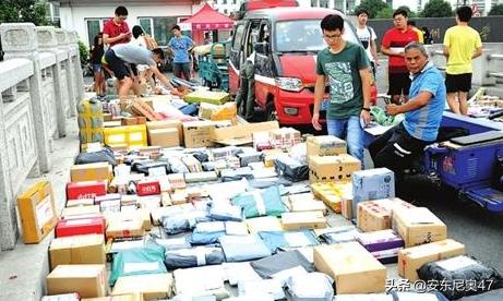 在拼多多上买双鞋子,在京东天猫拼多多买手机的区别