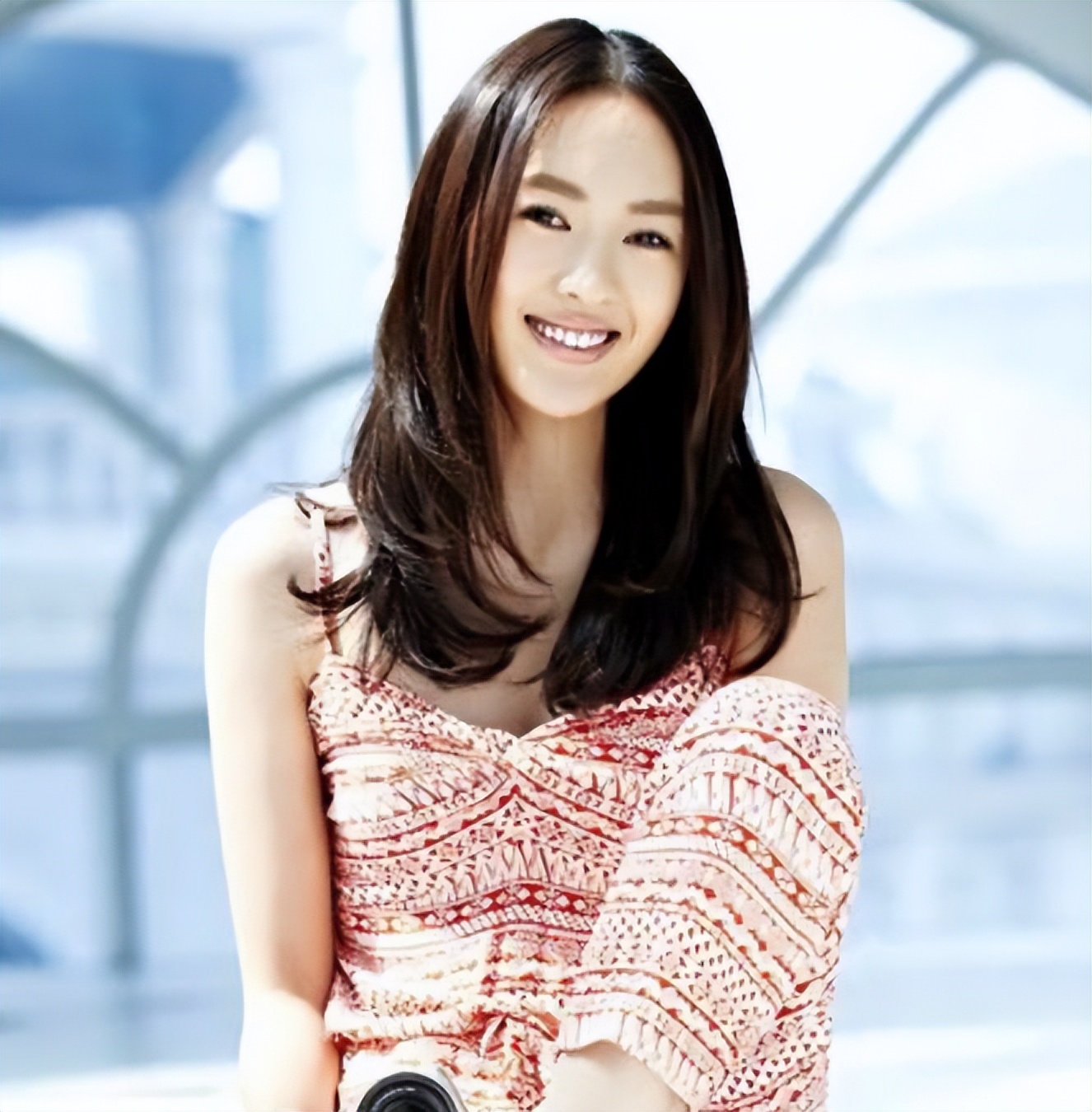 方脸大腮帮适合中分还是三七分,大饼脸中分超级简单又漂亮的发型