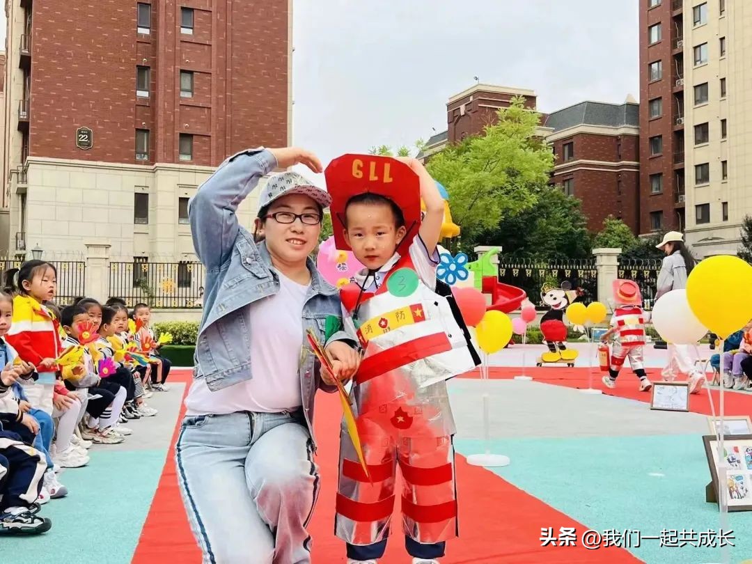 六一环保时装秀视频,幼儿园六一儿童节环保时装秀