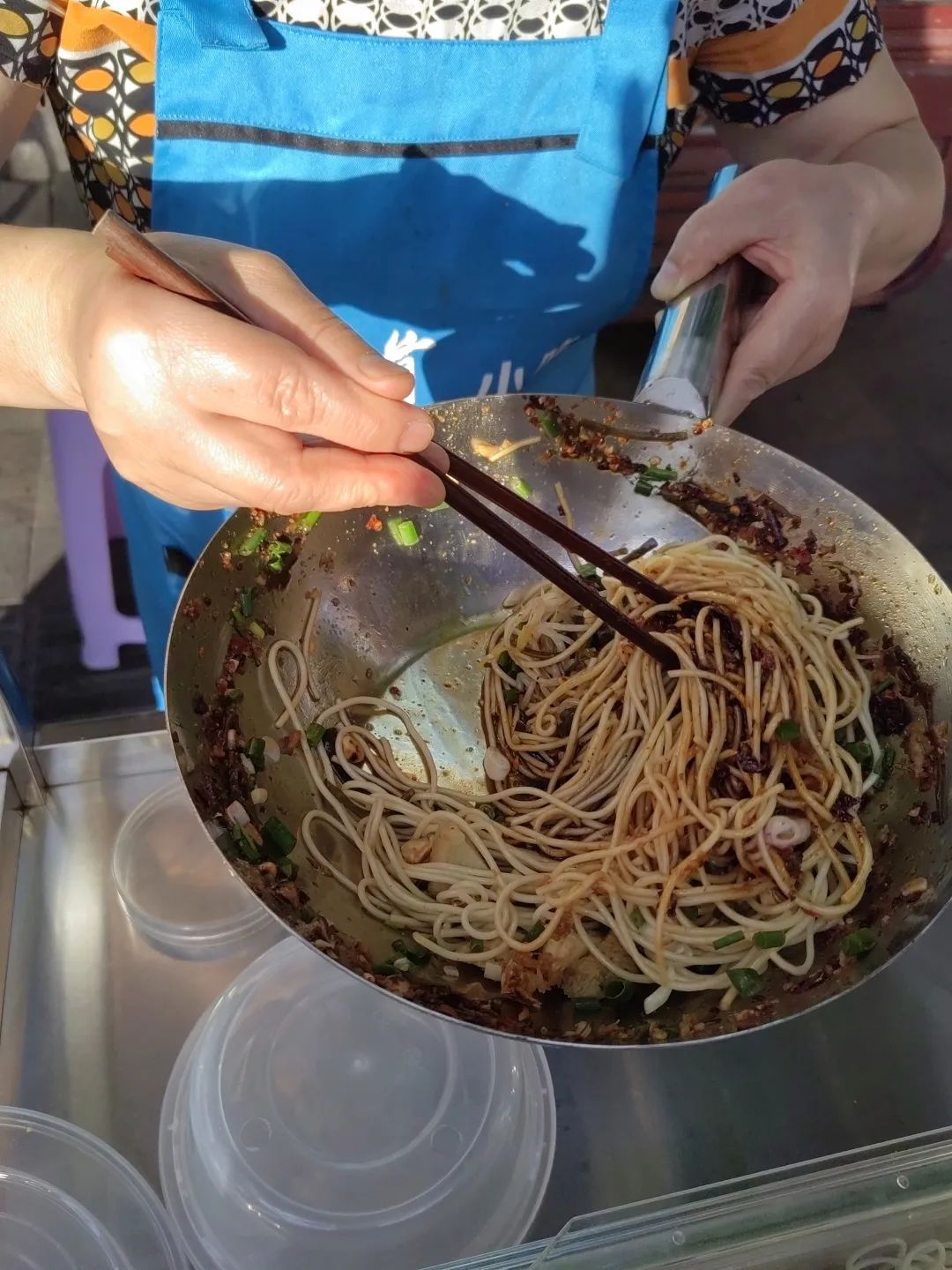 冰粉跟凉面哪个生意更好,夏天卖冰粉和凉面哪个更挣钱