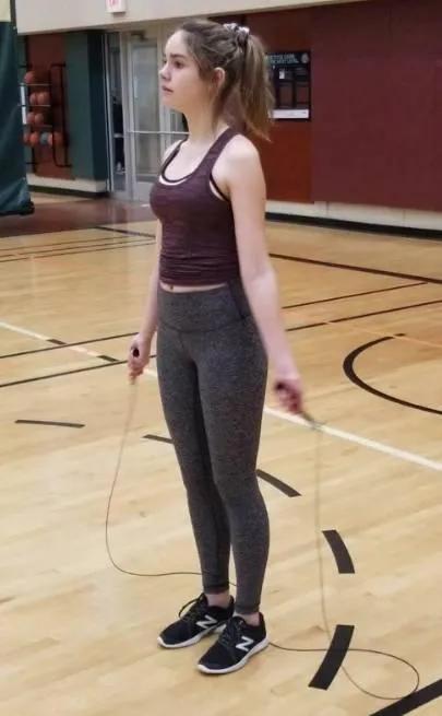 美国恋爱日记：我跟安德丽相识于纽约大学，她是个爱健身的女孩