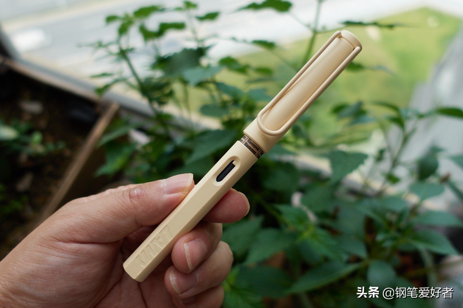 lamy凌美钢笔太空联名,lamy凌美钢笔草莓红