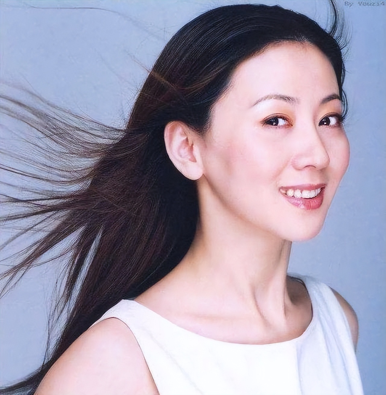 曝光！汤加丽火辣人体写真让父亲气炸，丈夫离婚后她竟然不后悔！