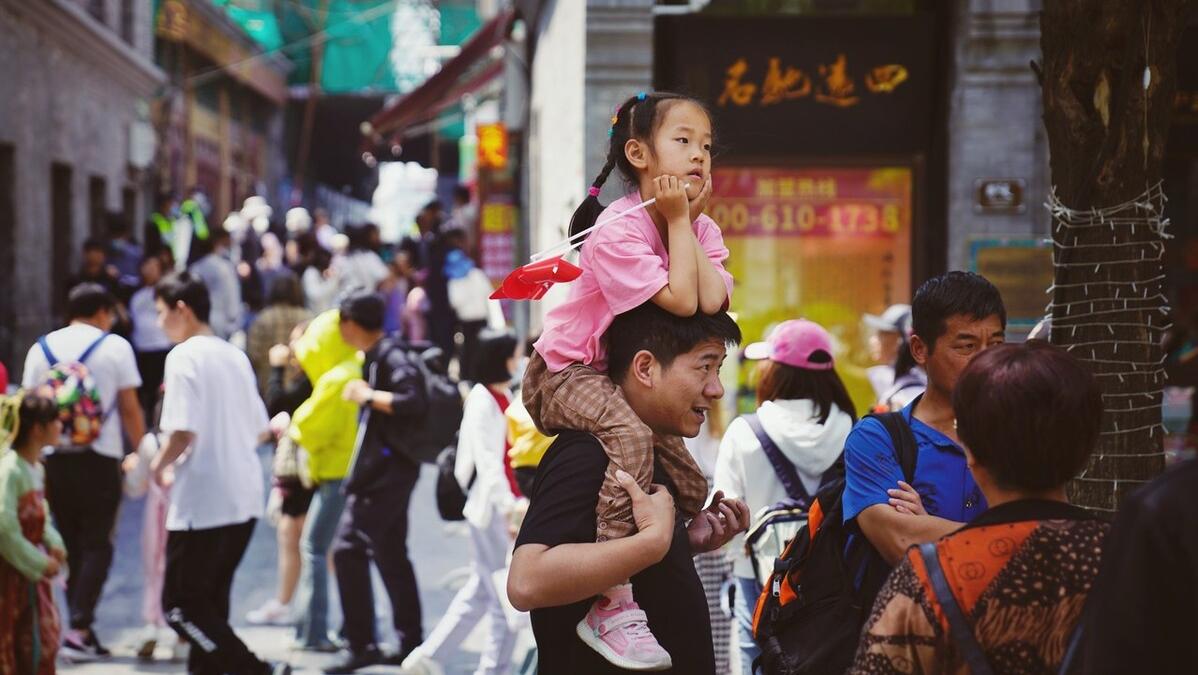 五一节全球如何看待中国人出游 (五一节适合去哪里旅游穷游)