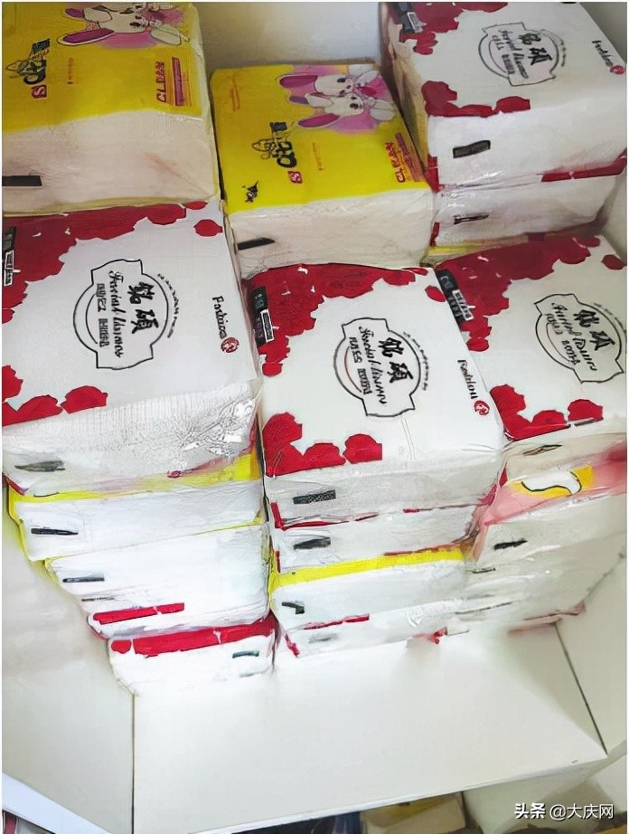 1元纸巾两毛七进货小摊小店成三无纸巾集散地