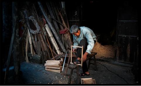 宁波小伙拉一破板车徒步35年,宁波徒步小伙