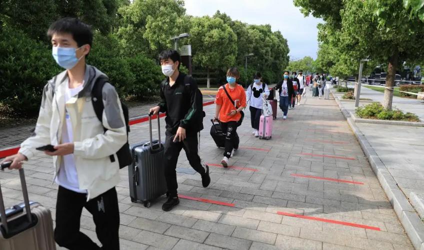 儿子读博给父亲寄2斤布洛芬,父亲寄6斤布洛芬给儿子原视频