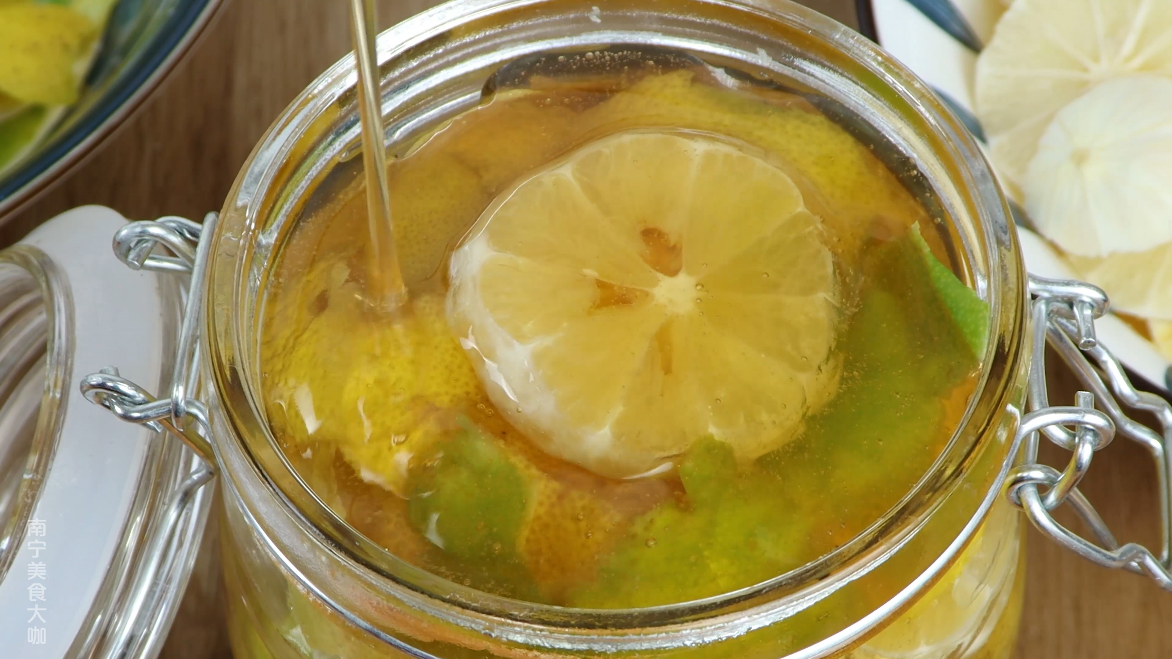 1分钟学会蜂蜜柠檬茶的做法,30元一斤的柠檬茶怎么做