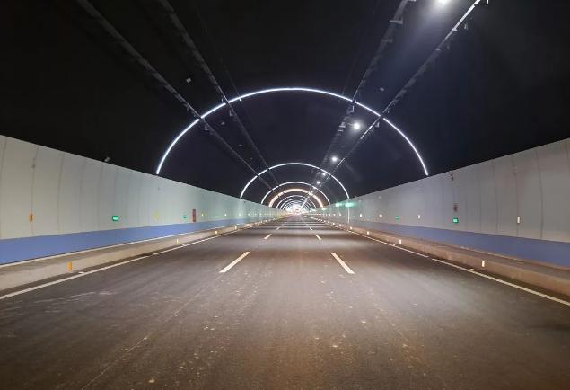 浠婃櫄閫氳溅,浠婂ぉ姝ｅ紡閫氳溅