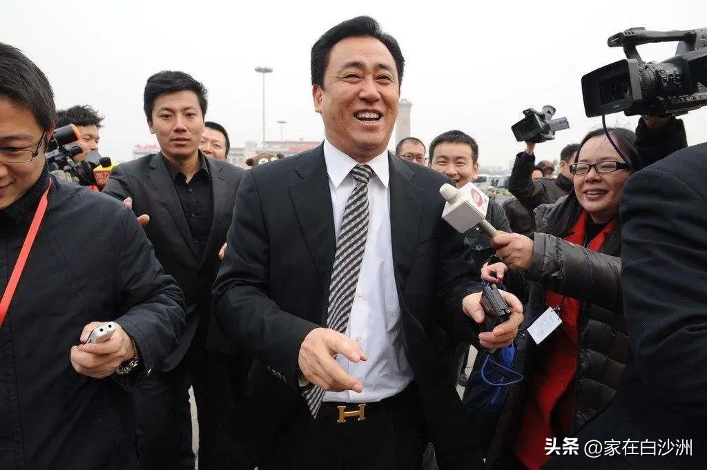 落日余晖体育馆,落日余晖映晚霞武汉