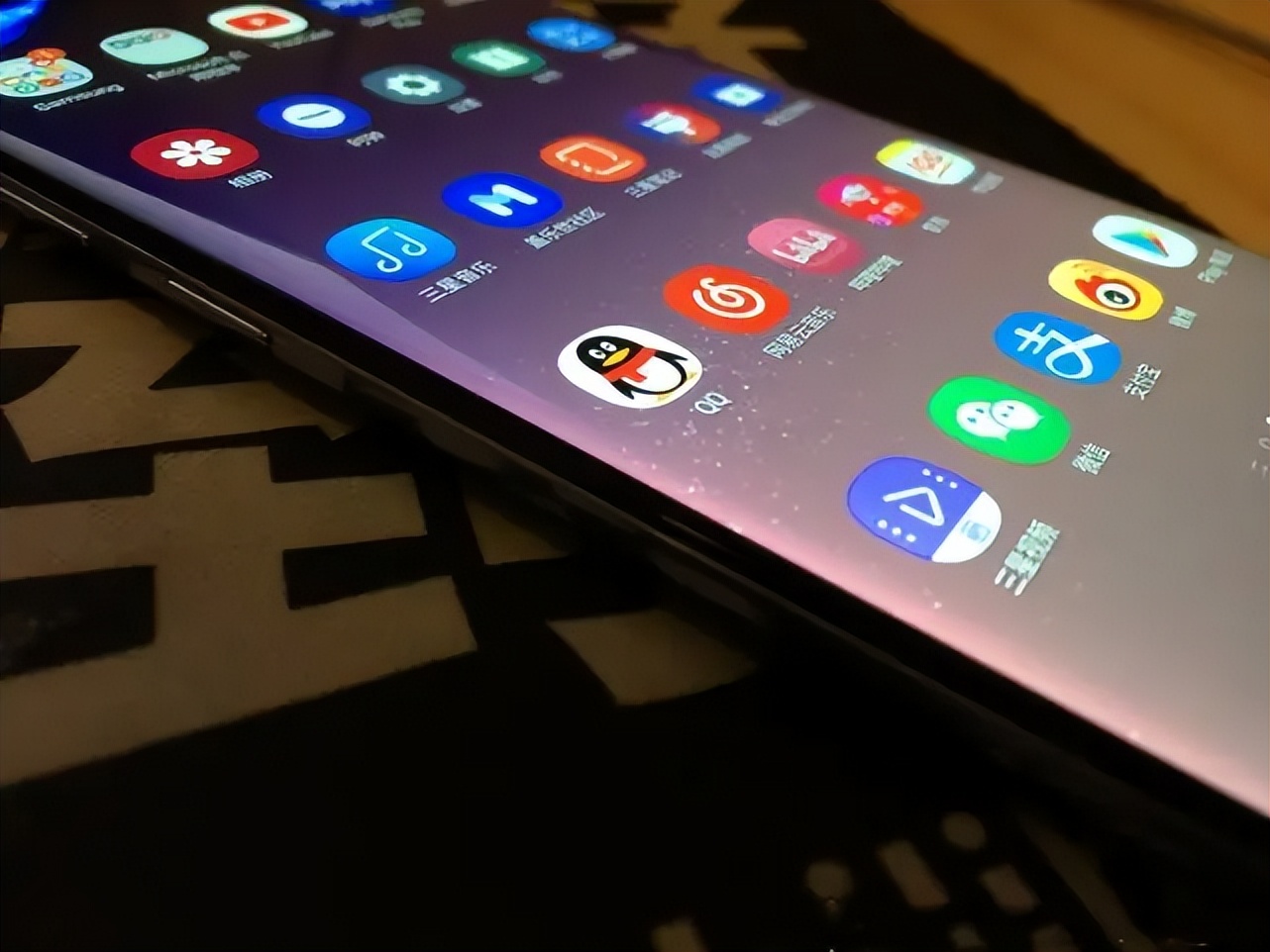 曲面屏的手机好还是直面屏的好,曲面屏手机不好为什么还有人买