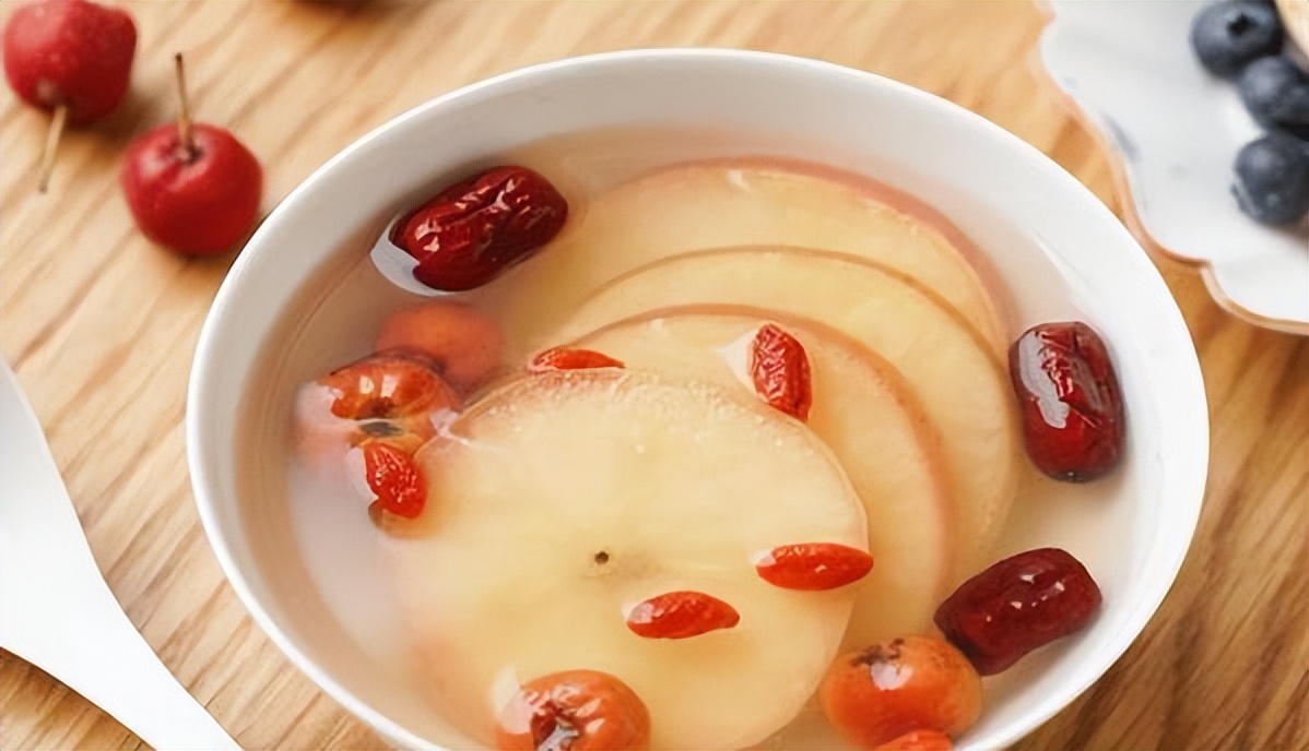 苹果煮熟了吃都有哪些好处和坏处,每天吃一个煮熟的苹果有什么功效