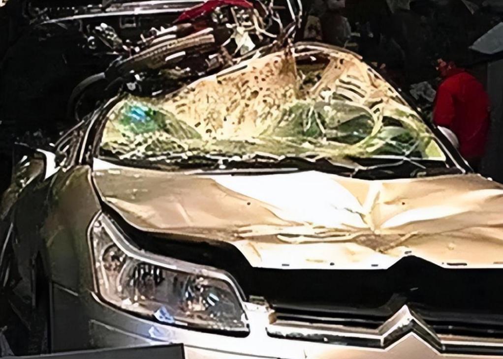 汶川大地震留下一辆“神车”！被纪念馆收藏，只因车牌太特殊