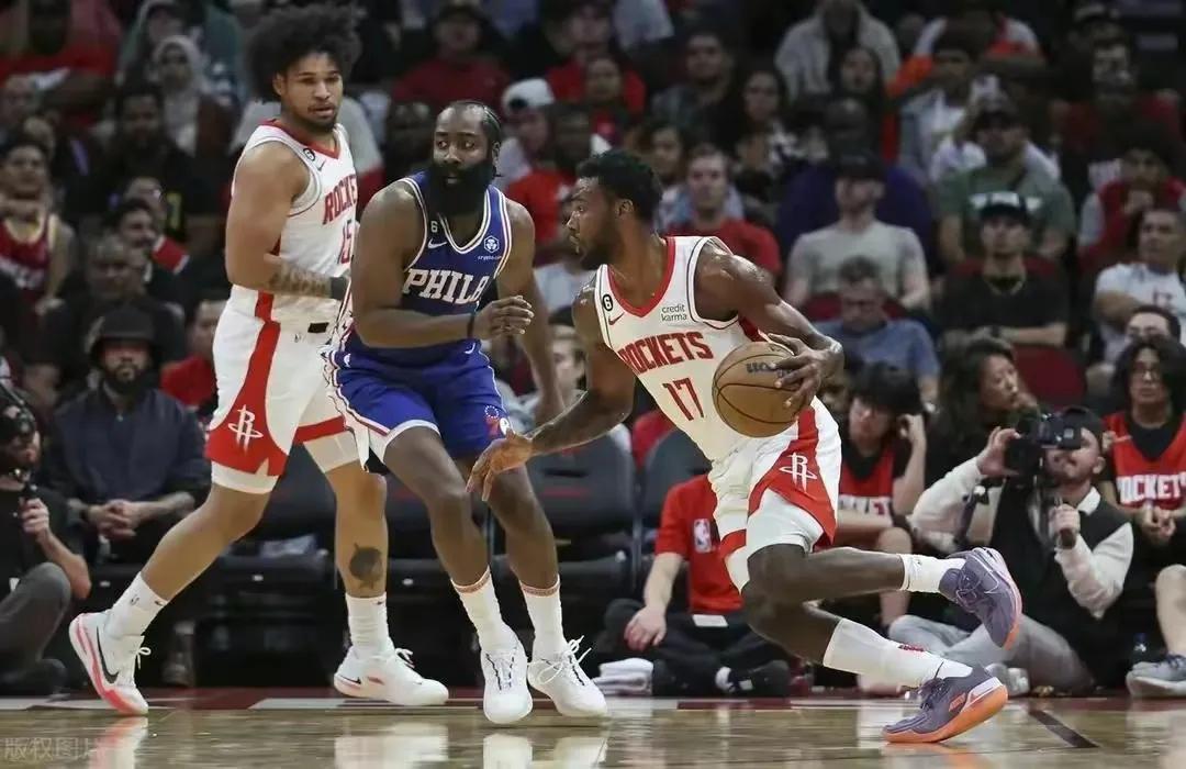 拉塞尔一打欧文就来劲,欧文单换拉塞尔