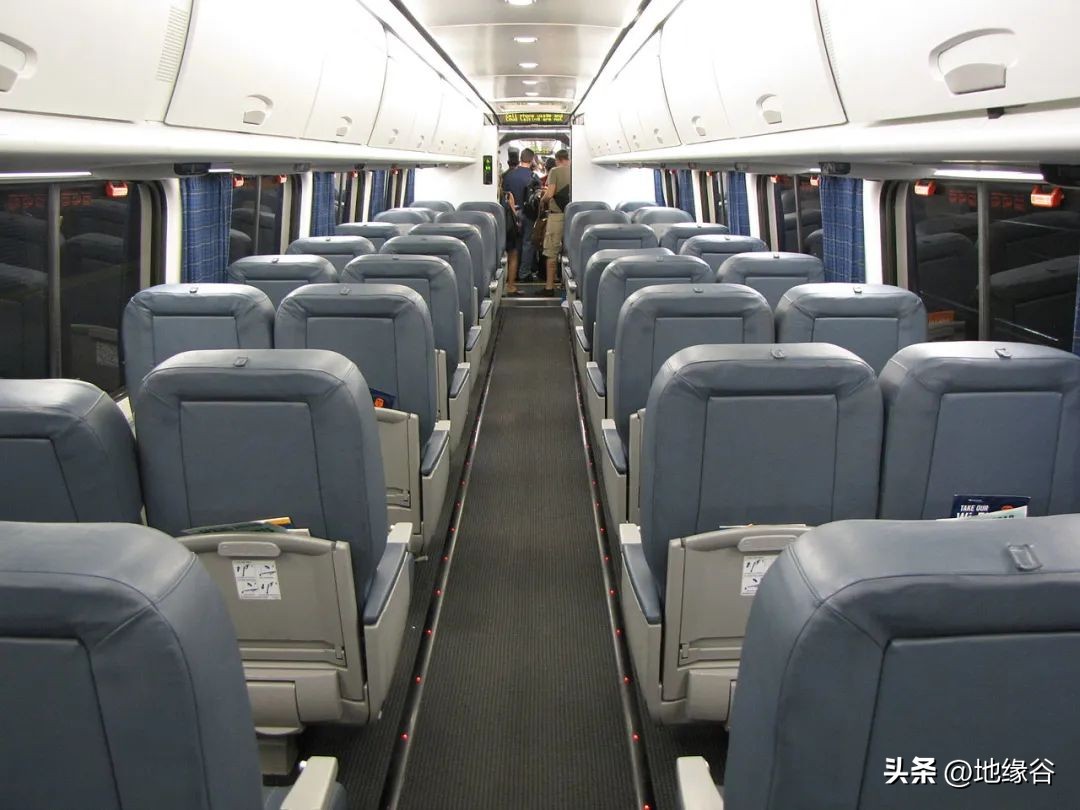 美国机场那么多飞机票贵吗,美国机场多的原因