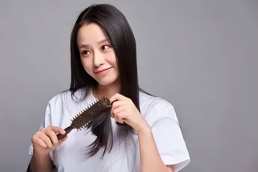 为什么头皮长痘痘和脓包,头皮上长小疙瘩脓包是怎么回事