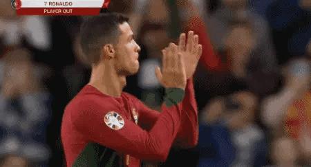 酸的看不下去了！C罗老了就不能上场了？还能进球赢球都能挑毛病