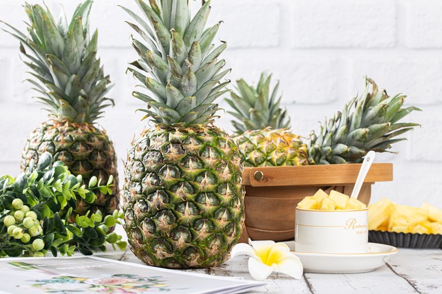 菠萝吃的是根还是果实,我们吃的菠萝并不是果实