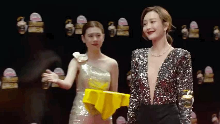 “大秀*光春**”还不害臊,深V露背都不遮掩,这群女明星全员养眼!