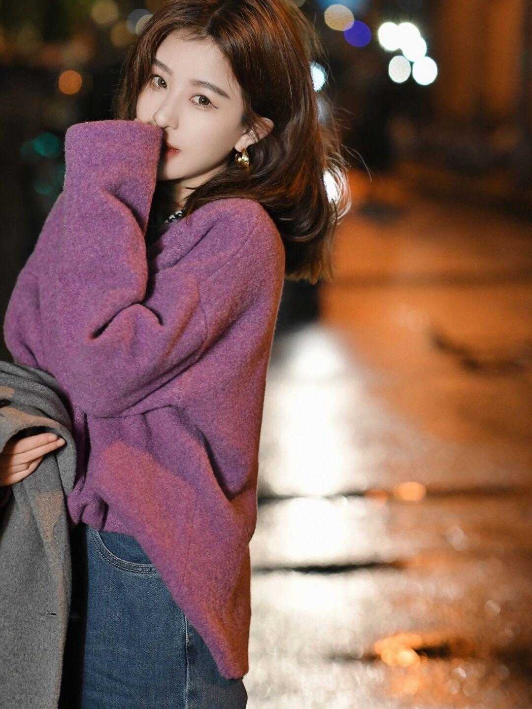 冬天搭配大衣的中长款毛衣,最高级的搭配大衣毛衣你会搭吗