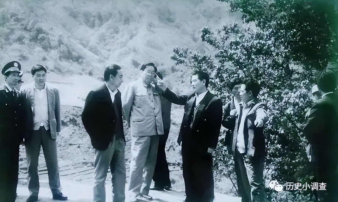他是国军将领之子，曾担任云南省委书记，被当地群众称为“大爹”