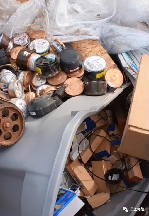 美国捡垃圾收入,美国夫妇垃圾箱寻宝