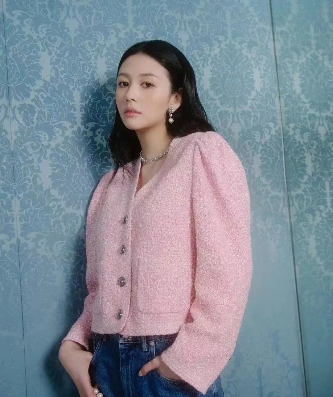 邱淑贞17岁二女儿穿露脐装,邱淑贞早年穿搭