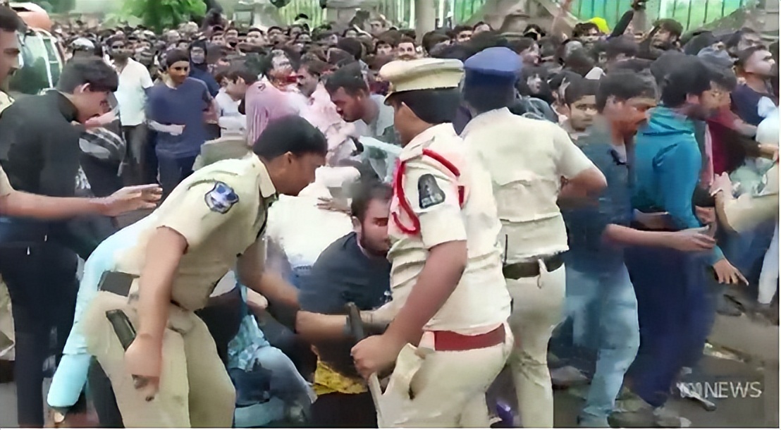 女子国庆前收21份结婚请帖,女孩国庆收25张婚礼请帖