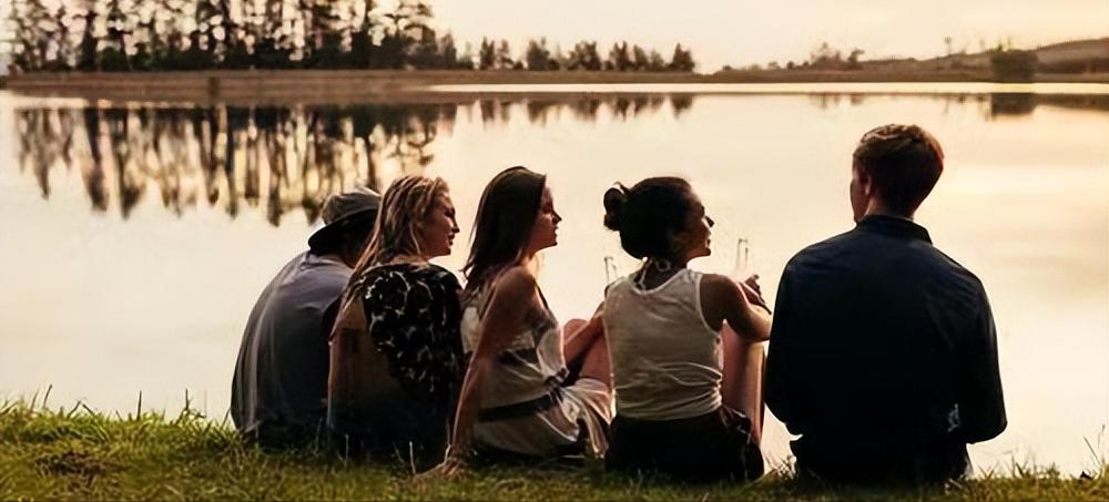 男孩骨子里自有霸气，你有钱对我无所谓，有钱没女人味的女人