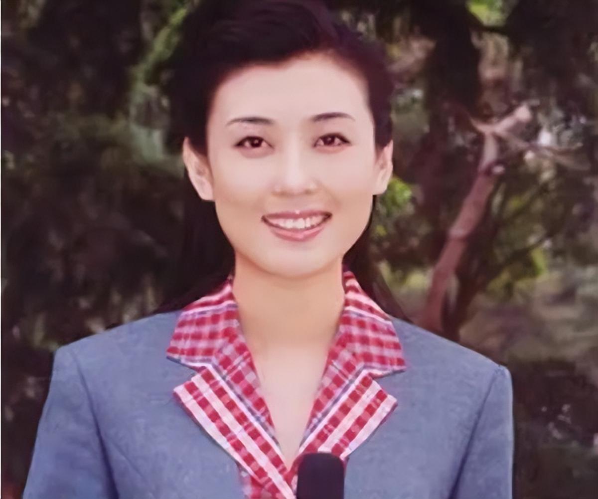 央视主持人李红的婚姻生活,著名主持人李红近况