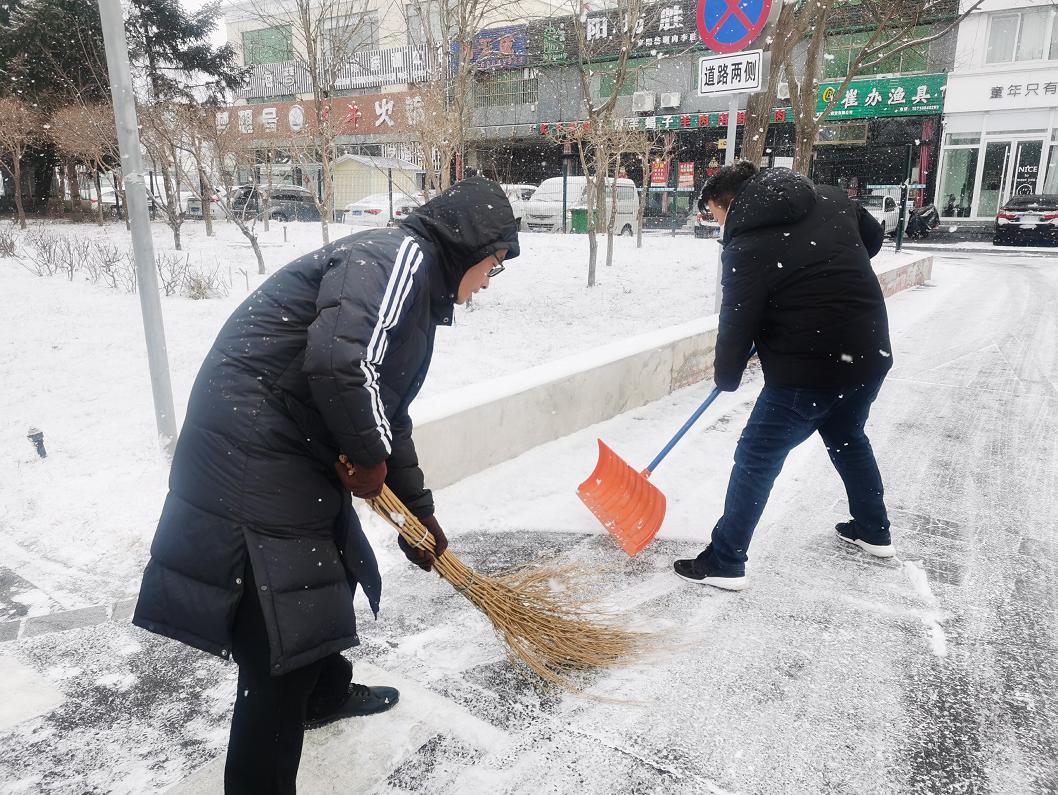铲冰除雪青年文明号在行动,铲冰除雪鏖战特大桥